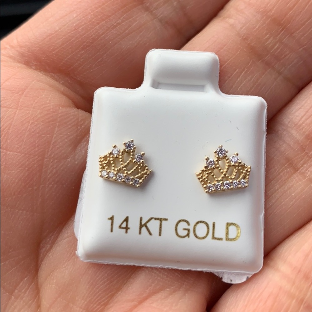 Solid 14k yellow gold princess Crown Earrings kid. - Picture 8 of 8